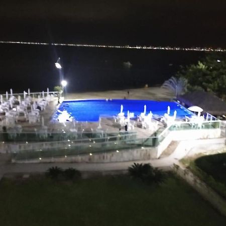 Apartamento Pe Na Areia Frente Para O Mar E Piscina Na Prainha Caraguatatuba Zewnętrze zdjęcie