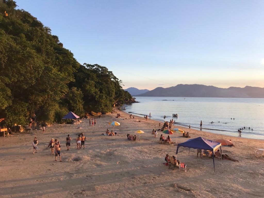 Apartamento Pe Na Areia Frente Para O Mar E Piscina Na Prainha Caraguatatuba Zewnętrze zdjęcie
