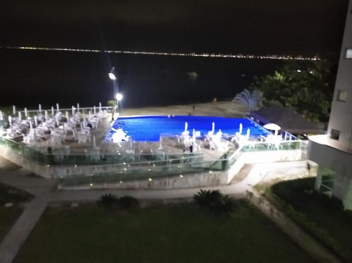 Apartamento Pe Na Areia Frente Para O Mar E Piscina Na Prainha Caraguatatuba Zewnętrze zdjęcie