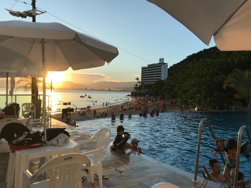 Apartamento Pe Na Areia Frente Para O Mar E Piscina Na Prainha Caraguatatuba Zewnętrze zdjęcie