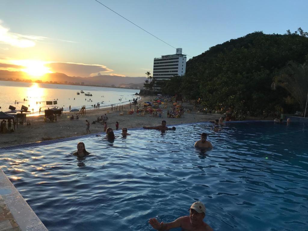 Apartamento Pe Na Areia Frente Para O Mar E Piscina Na Prainha Caraguatatuba Zewnętrze zdjęcie